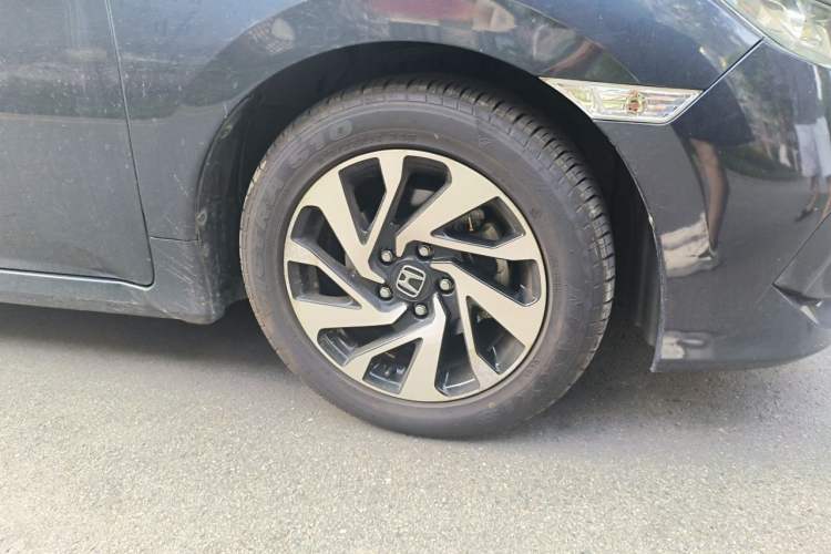 Used Honda Civic 2016 220TURBO CVT Luxury Edition Right Front Wheel Hub
