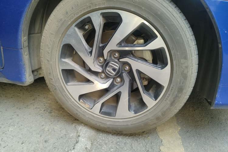 Used Honda Civic 2016 220TURBO CVT Luxury Edition Right Front Wheel Hub