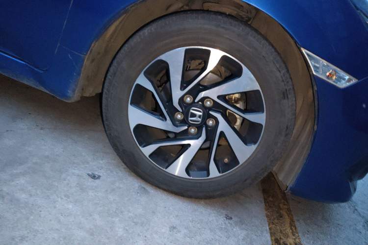 Used Honda Civic 2016 220TURBO CVT Luxury Edition Right Front Wheel Hub
