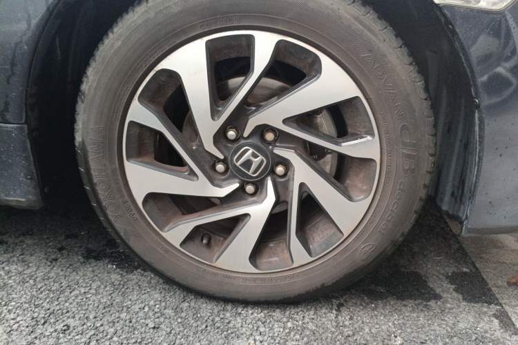 Used Honda Civic 2016 220TURBO CVT Luxury Edition Right Front Wheel Hub