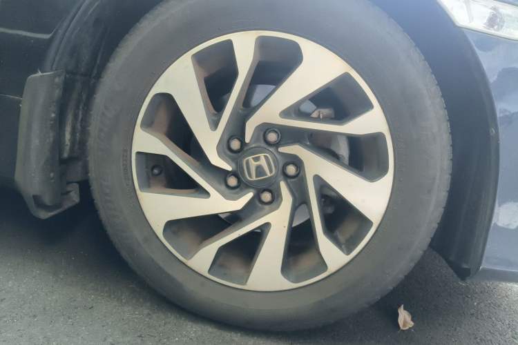 Used Honda Civic 2016 220TURBO CVT Luxury Edition Right Front Wheel Hub