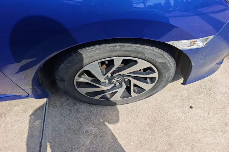Used Honda Civic 2016 220TURBO CVT Luxury Edition Right Front Wheel Hub