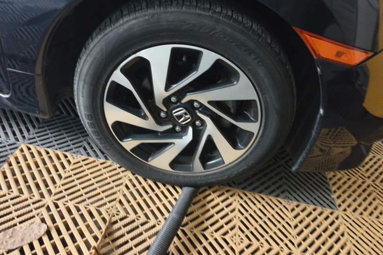 Used Honda Civic 2016 220TURBO CVT Luxury Edition Right Front Wheel Hub