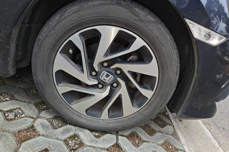 Used Honda Civic 2016 220TURBO CVT Luxury Edition Right Front Wheel Hub