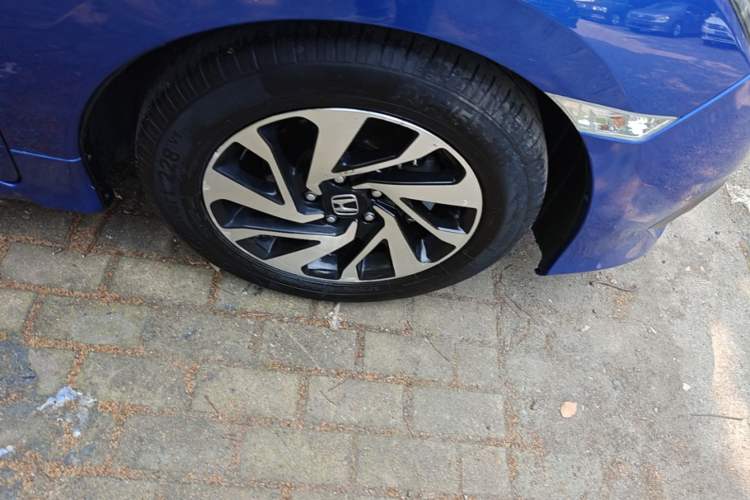 Used Honda Civic 2016 220TURBO CVT Luxury Edition Right Front Wheel Hub