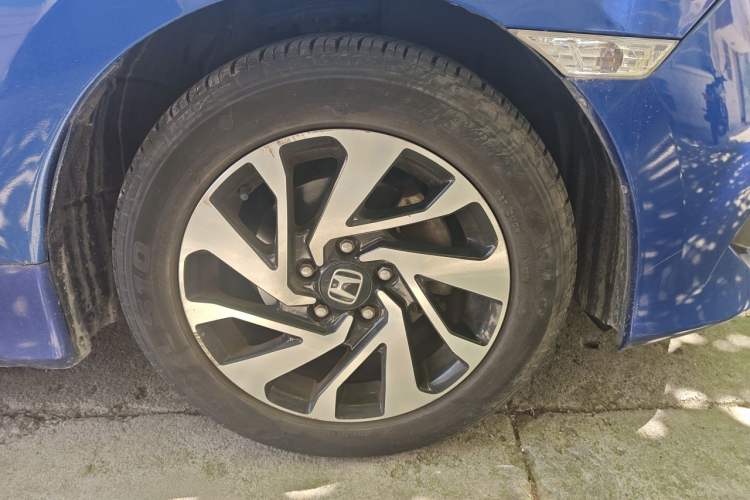 Used Honda Civic 2016 220TURBO CVT Luxury Edition Right Front Wheel Hub