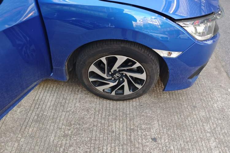 Used Honda Civic 2016 220TURBO CVT Luxury Edition Right Front Wheel Hub