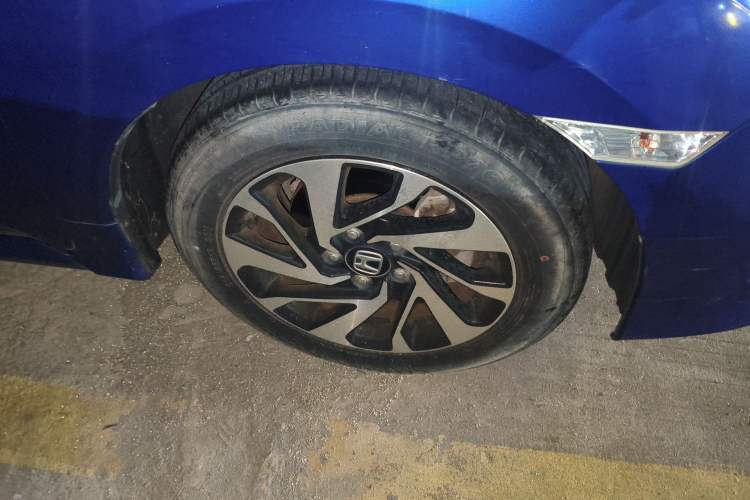 Used Honda Civic 2016 220TURBO CVT Luxury Edition Right Front Wheel Hub