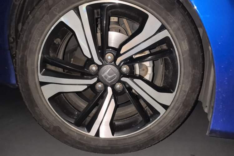 Used Honda Civic 2016 220TURBO CVT Prestige Edition Right Front Wheel Hub