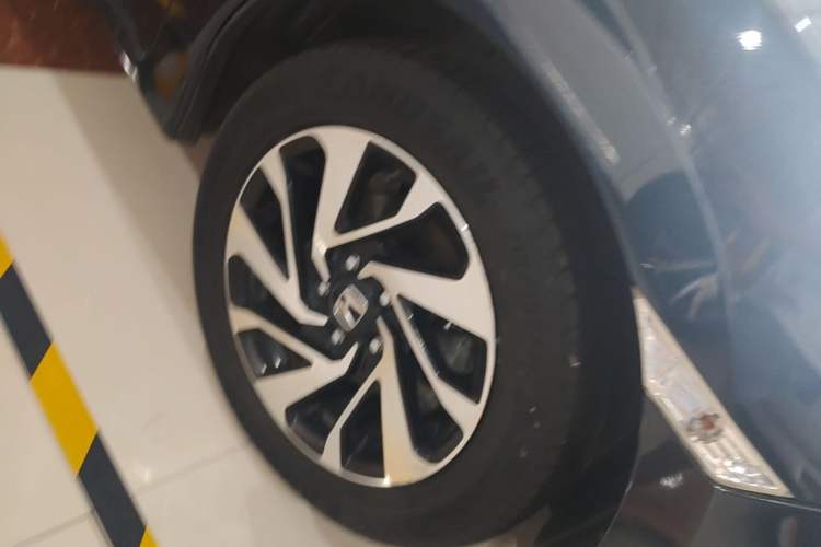 Used Honda Civic 2016 220TURBO CVT Luxury Edition Right Front Wheel Hub