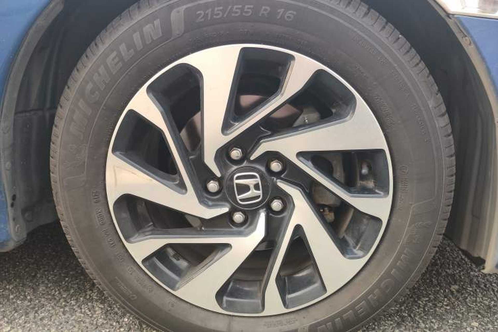 Used Honda Civic 2016 220TURBO CVT Luxury Edition Right Front Wheel Hub