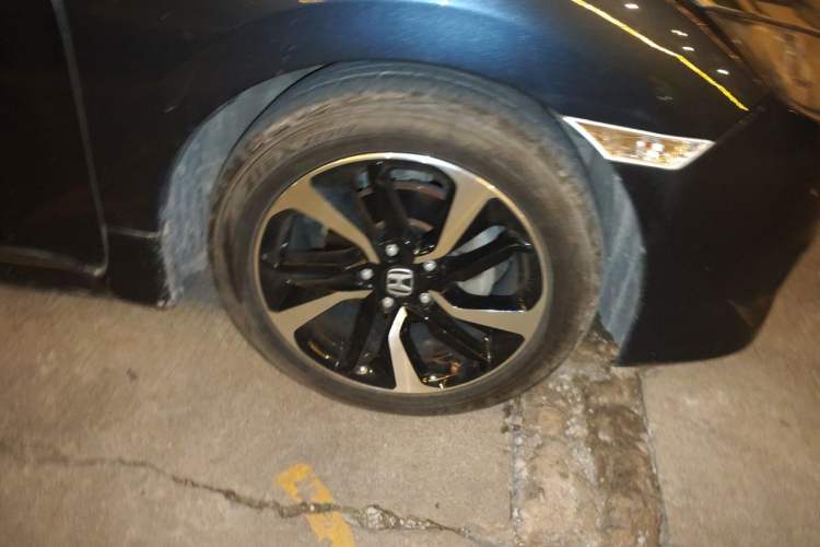 Used Honda Civic 2016 220TURBO CVT Luxury Edition Right Front Wheel Hub