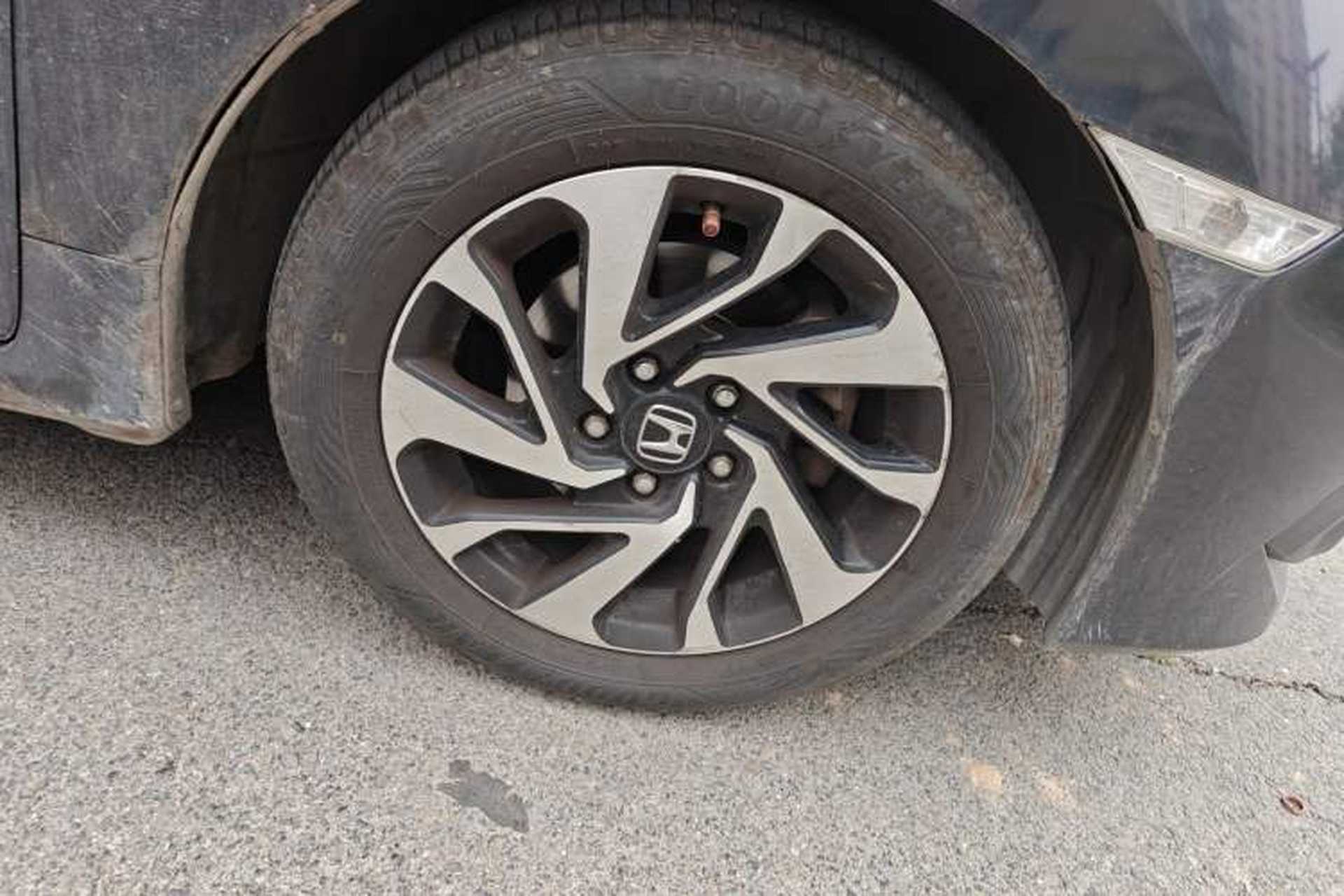 Used Honda Civic 2016 220TURBO CVT Luxury Edition Right Front Wheel Hub