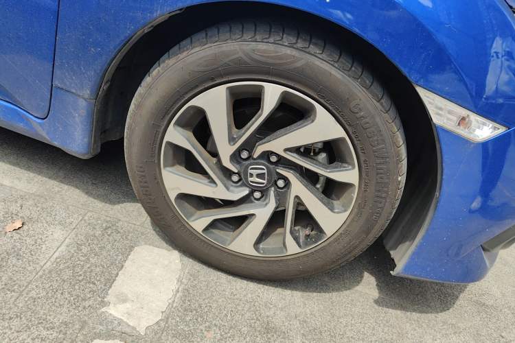 Used Honda Civic 2016 220TURBO CVT Luxury Edition Right Front Wheel Hub