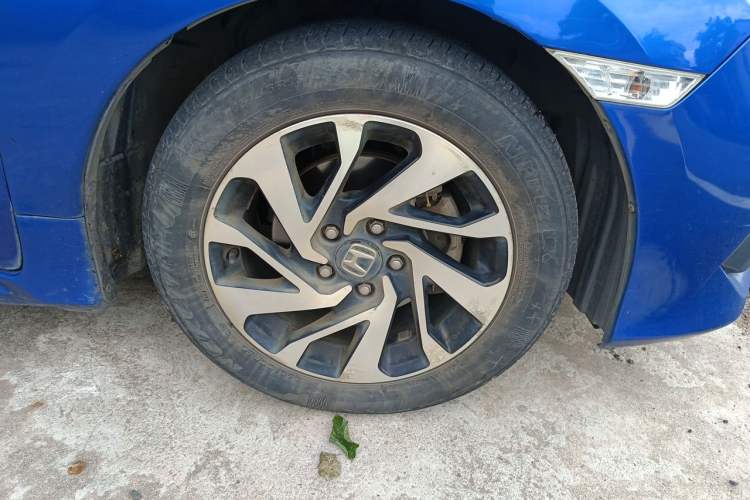 Used Honda Civic 2016 220TURBO CVT Luxury Edition Right Front Wheel Hub