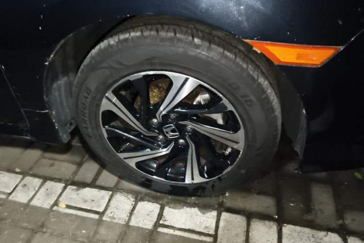 Used Honda Civic 2016 220TURBO Manual Luxury Edition Right Front Wheel Hub