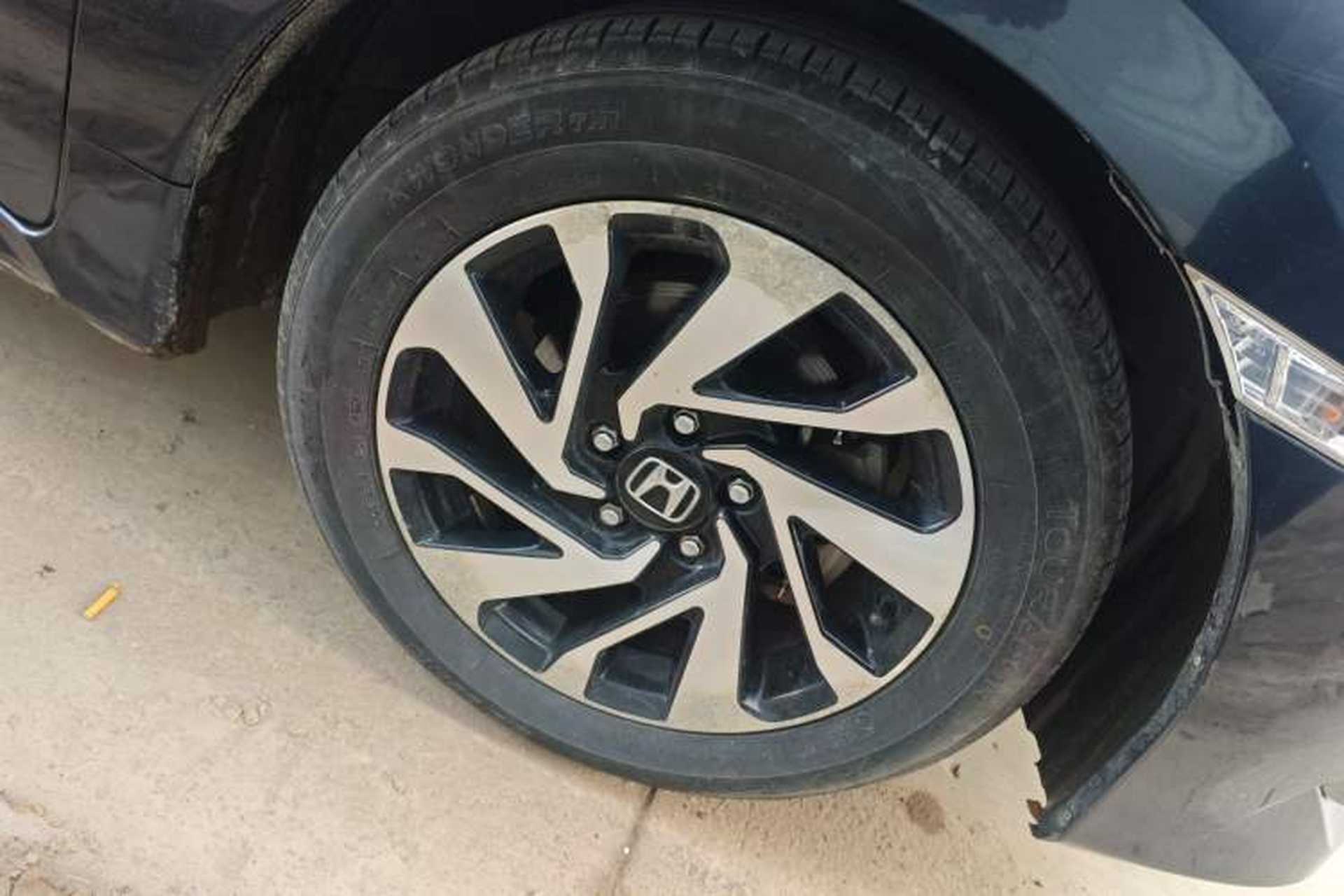 Used Honda Civic 2016 220TURBO CVT Luxury Edition Right Front Wheel Hub