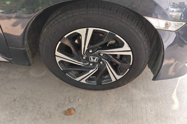 Used Honda Civic 2016 220TURBO CVT Luxury Edition Right Front Wheel Hub