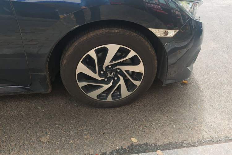 Used Honda Civic 2016 220TURBO CVT Luxury Edition Right Front Wheel Hub