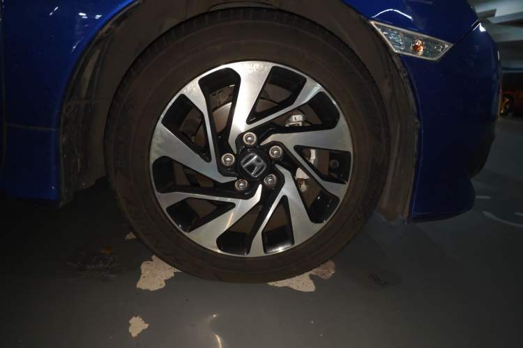 Used Honda Civic 2016 220TURBO CVT Luxury Edition Right Front Wheel Hub