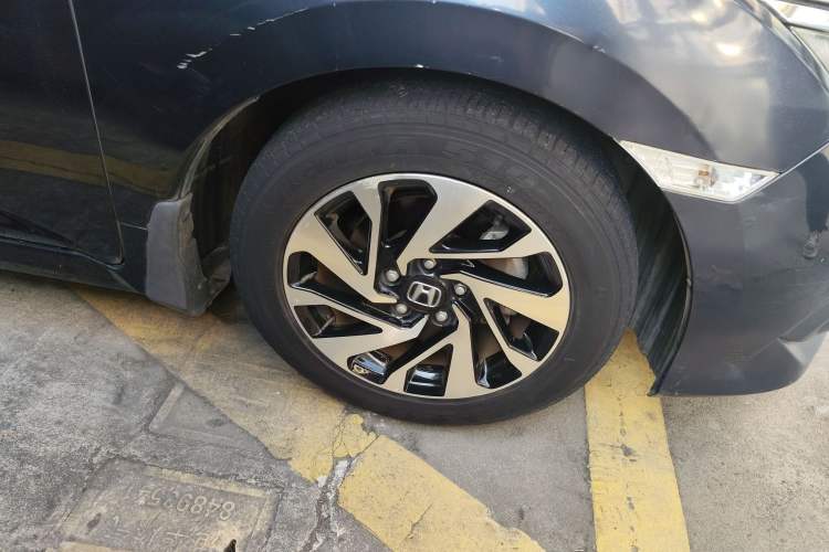 Used Honda Civic 2016 220TURBO CVT Luxury Edition Right Front Wheel Hub