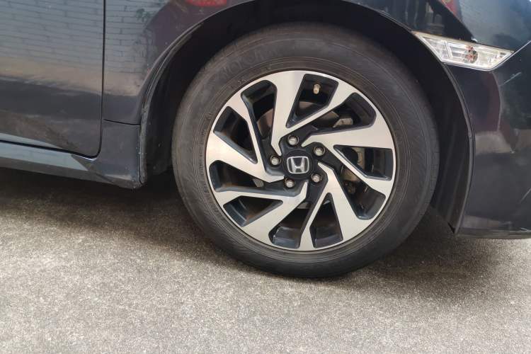 Used Honda Civic 2016 220TURBO CVT Luxury Edition Right Front Wheel Hub