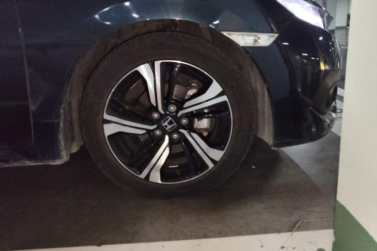 Used Honda Civic 2016 220TURBO CVT Prestige Edition Right Front Wheel Hub