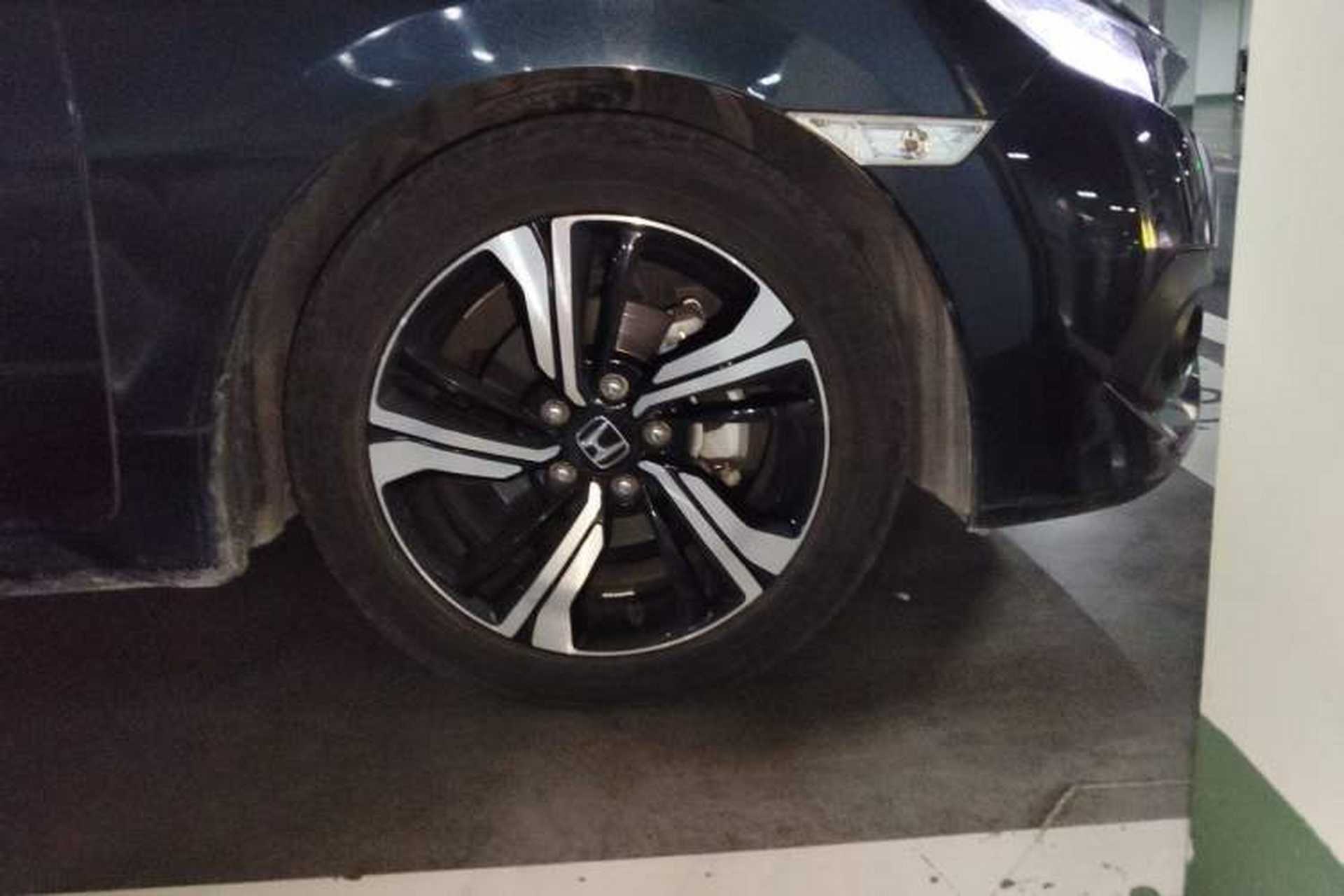 Used Honda Civic 2016 220TURBO CVT Prestige Edition Right Front Wheel Hub