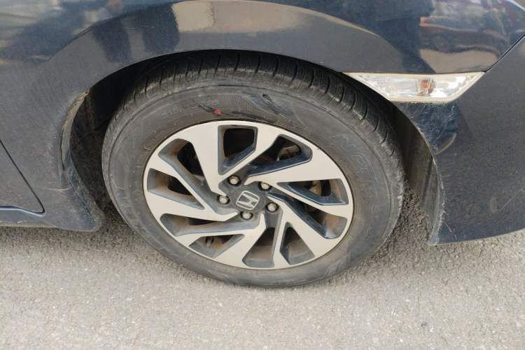 Used Honda Civic 2016 220TURBO CVT Luxury Edition Right Front Wheel Hub