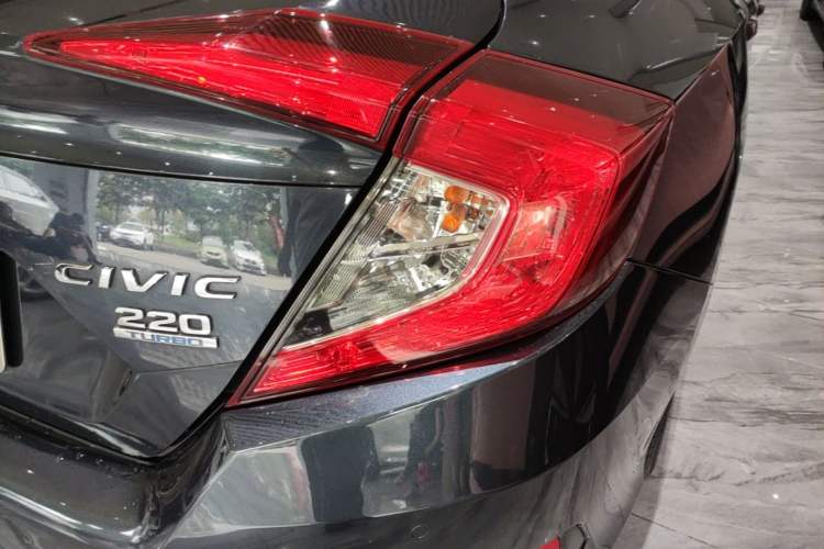 Used Honda Civic 2016 220TURBO CVT Luxury Edition Right Rear Taillight