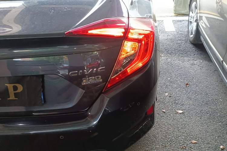 Used Honda Civic 2016 220TURBO CVT Luxury Edition Right Rear Taillight