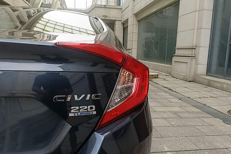 Used Honda Civic 2016 220TURBO CVT Luxury Edition Right Rear Taillight
