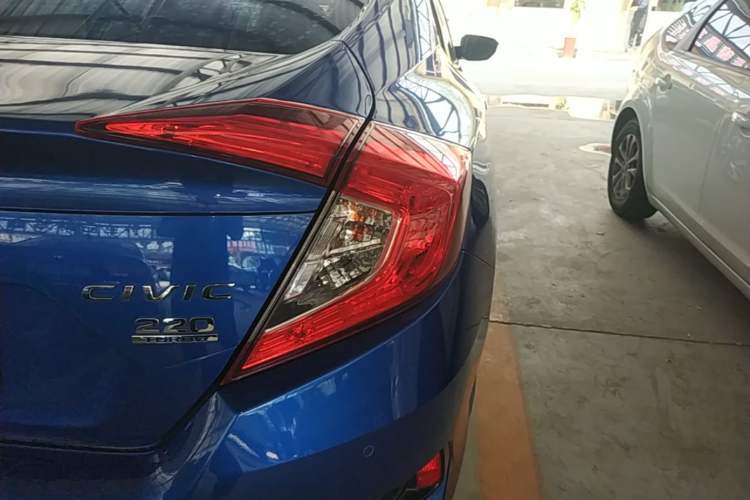 Used Honda Civic 2016 220TURBO CVT Luxury Edition Right Rear Taillight