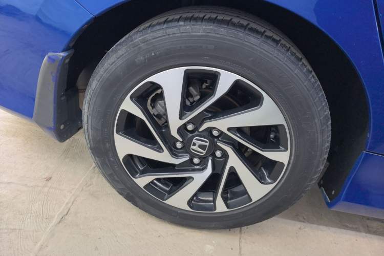 Used Honda Civic 2016 220TURBO CVT Luxury Edition Right Rear Wheel Hub