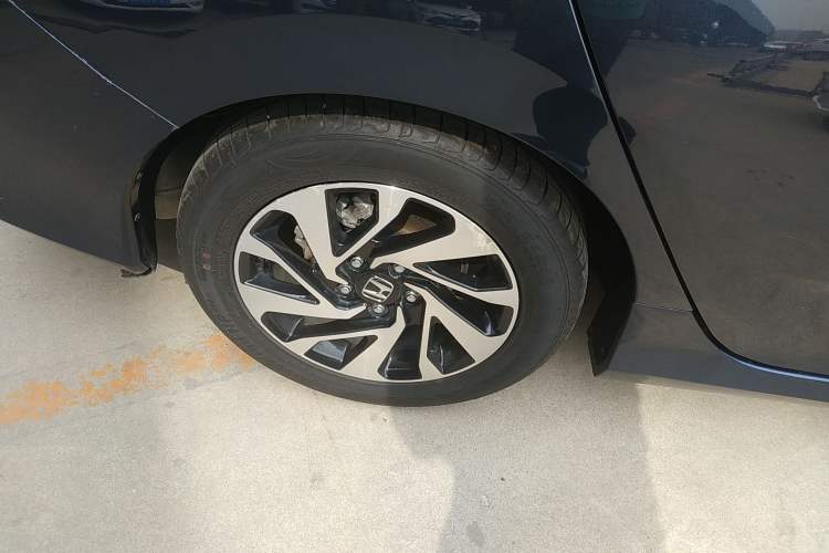 Used Honda Civic 2016 220TURBO CVT Luxury Edition Right Rear Wheel Hub