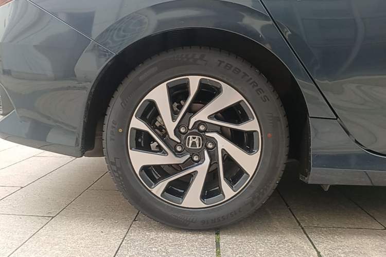 Used Honda Civic 2016 220TURBO CVT Luxury Edition Right Rear Wheel Hub