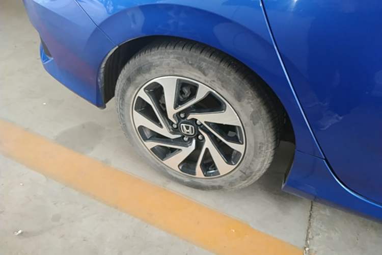 Used Honda Civic 2016 220TURBO CVT Luxury Edition Right Rear Wheel Hub