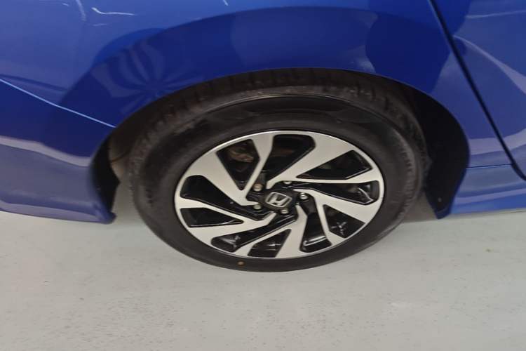 Used Honda Civic 2016 220TURBO CVT Luxury Edition Right Rear Wheel Hub