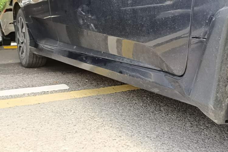 Used Honda Civic 2016 220TURBO CVT Luxury Edition Right Side Sill
