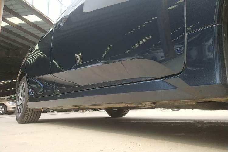 Used Honda Civic 2016 220TURBO CVT Luxury Edition Right Side Sill