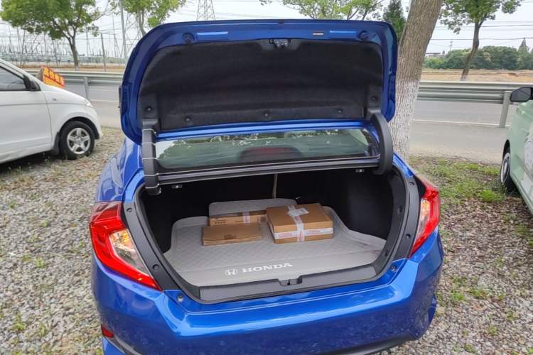 Used Honda Civic 2016 220TURBO CVT Prestige Edition Trunk