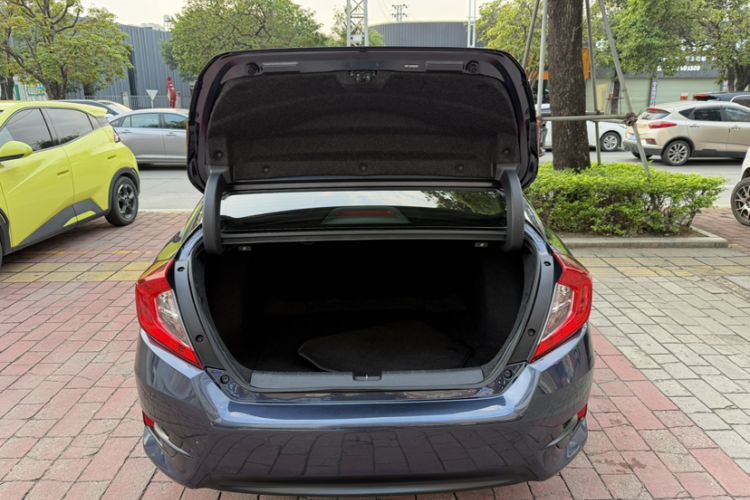 Used Honda Civic 2016 220TURBO CVT Luxury Edition Trunk