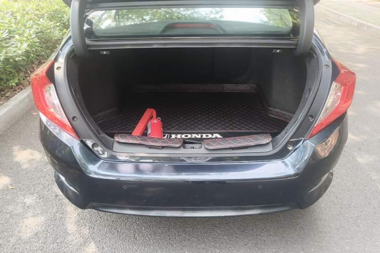Used Honda Civic 2016 220TURBO CVT Luxury Edition Trunk