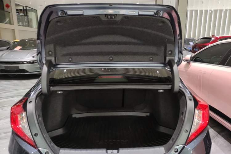 Used Honda Civic 2016 220TURBO CVT Luxury Edition Trunk