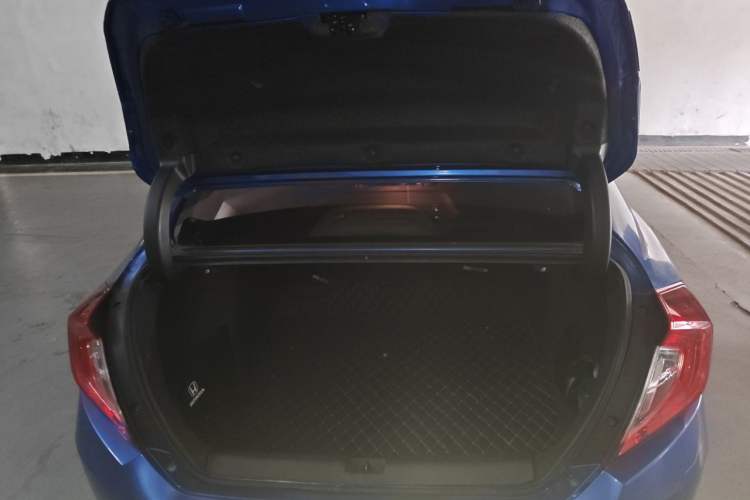Used Honda Civic 2016 220TURBO CVT Luxury Edition Trunk