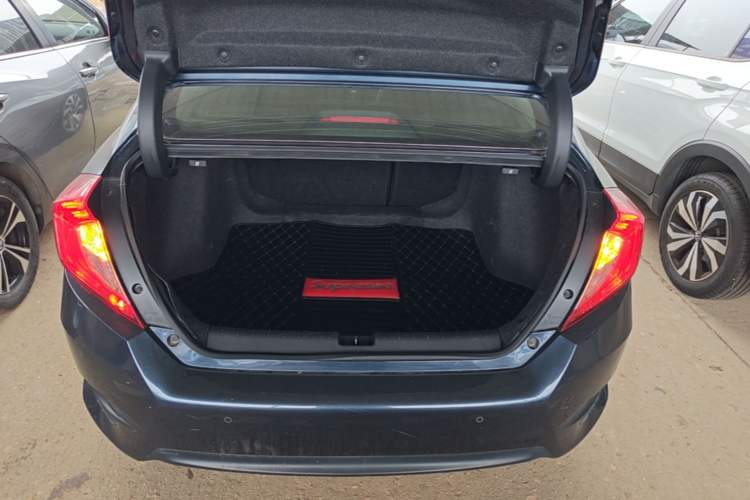 Used Honda Civic 2016 220TURBO CVT Luxury Edition Trunk