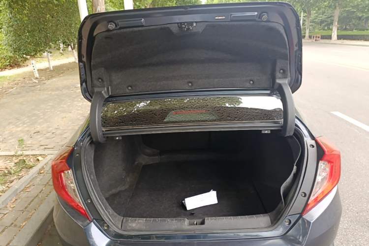 Used Honda Civic 2016 220TURBO CVT Luxury Edition Trunk