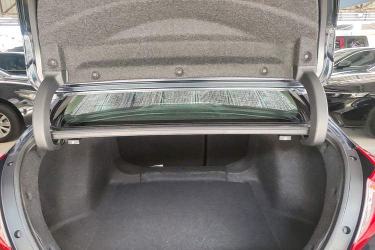 Used Honda Civic 2016 220TURBO CVT Luxury Edition Trunk