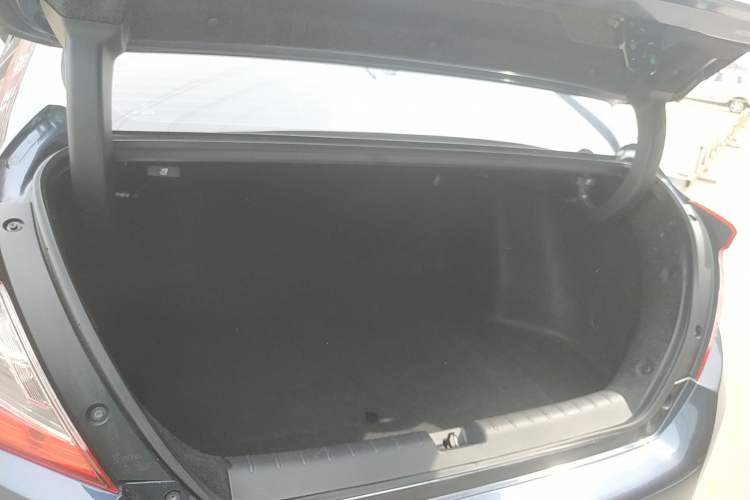 Used Honda Civic 2016 220TURBO CVT Luxury Edition Trunk