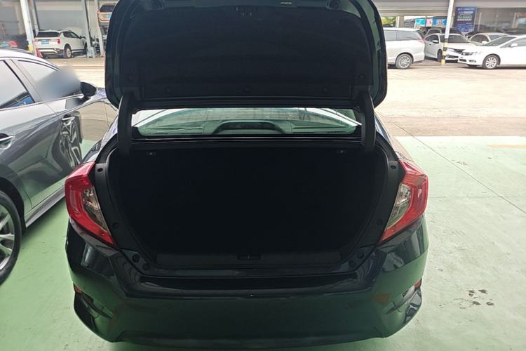 Used Honda Civic 2016 220TURBO CVT Luxury Edition Trunk